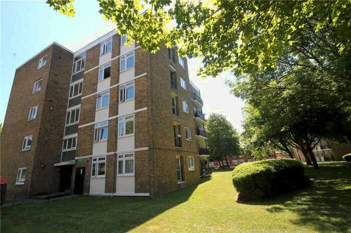 1 Bedroom Flat To Rent In Strathdon Drive, London, SW17