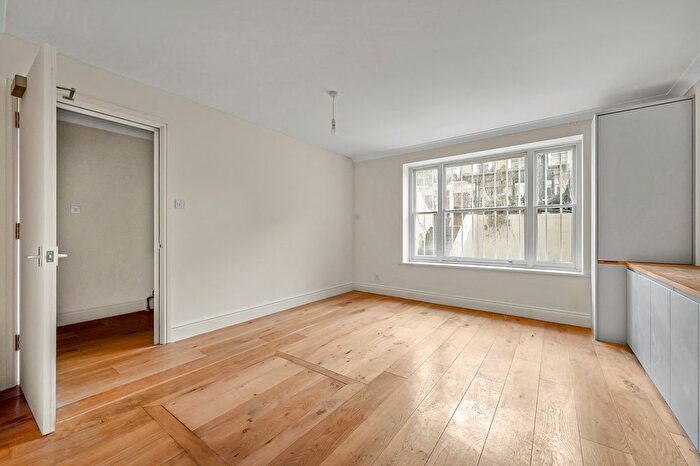 2 Bedroom Flat For Sale In Westbourne Park Road, Notting Hill, W11