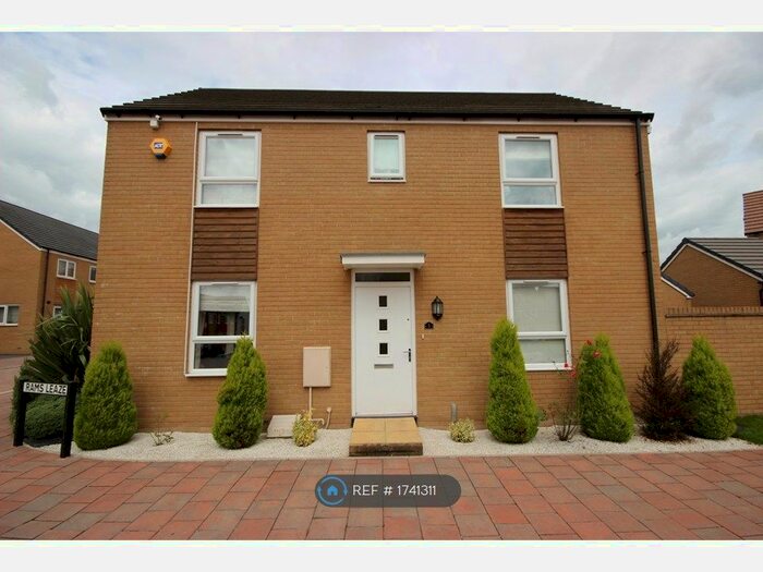 3 Bedroom Detached House To Rent In Rams Leaze, Patchway, Bristol, BS34
