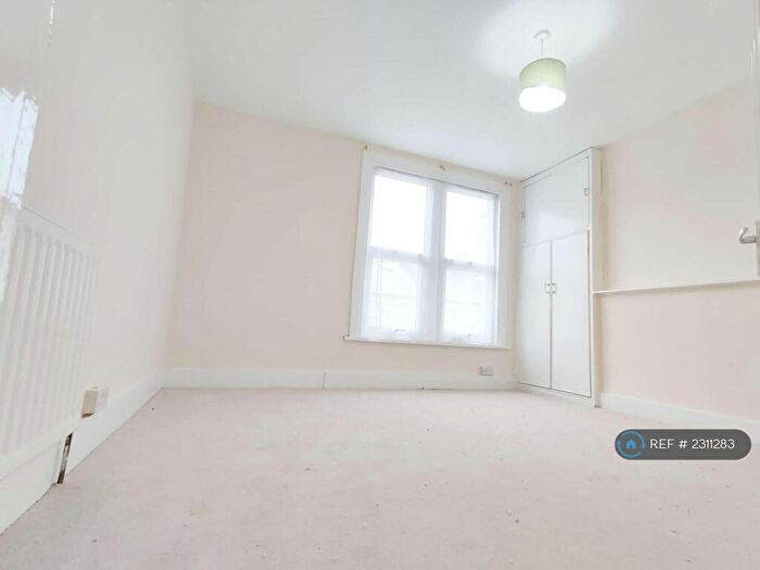3 Bedroom Terraced House To Rent In Broadway Avenue, Croydon, CR0