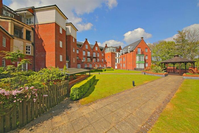 2 Bedroom Flat To Rent In Watling Street, Radlett, WD7