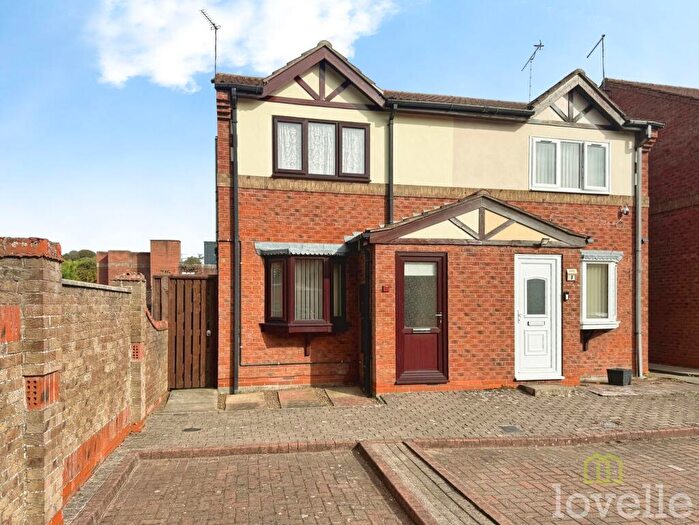 2 Bedroom Semi-Detached House For Sale In Henley Court, Gainsborough, DN21