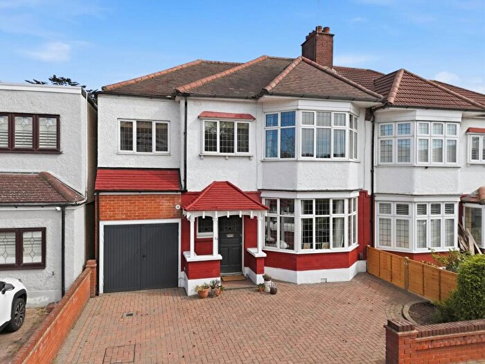 4 Bedroom House For Sale In Sherwood Avenue, South Woodford, E18