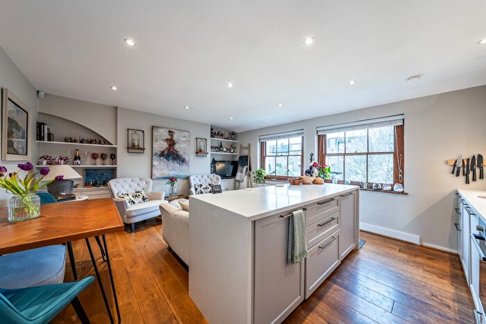 2 Bedroom Flat To Rent In Victoria Rise, London, SW4