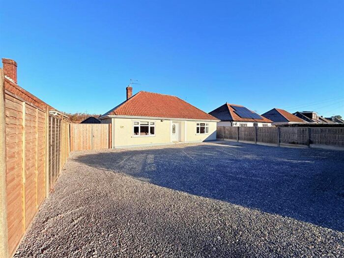 3 Bedroom Detached Bungalow For Sale In Kingsway, Ferndown, BH22