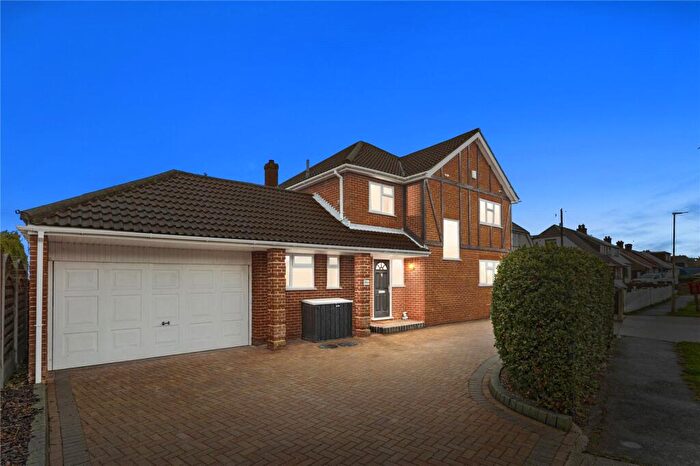 4 Bedroom Detached House For Sale In Raymonds Drive, Benfleet, Essex, SS7