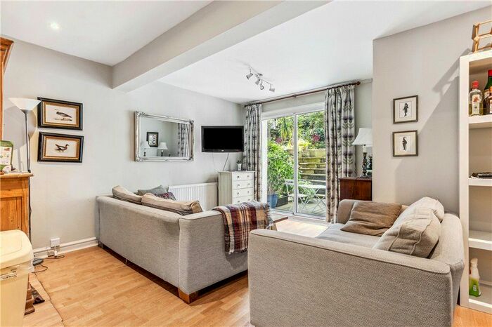 2 Bedroom Flat To Rent In Eardley Crescent, Earls Court, London, SW5