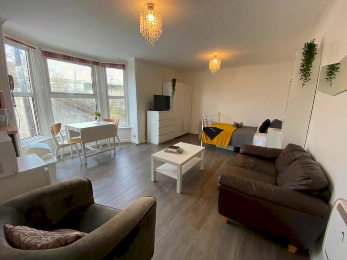 Studio To Rent In Bridge Terrace, Albert Road South, Ocean Village, Southampton, SO14