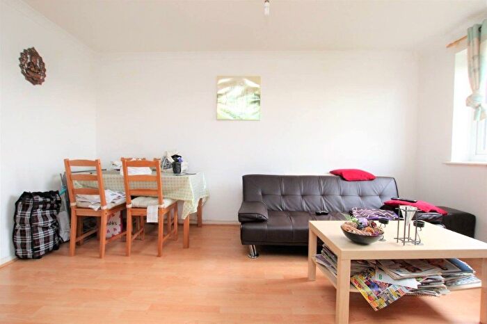 1 Bedroom Flat To Rent In Waddington Close, Enfield, EN1