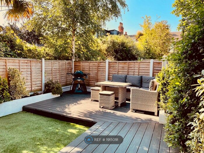 2 Bedroom Flat To Rent In Warner Road, Walthamstow, E17