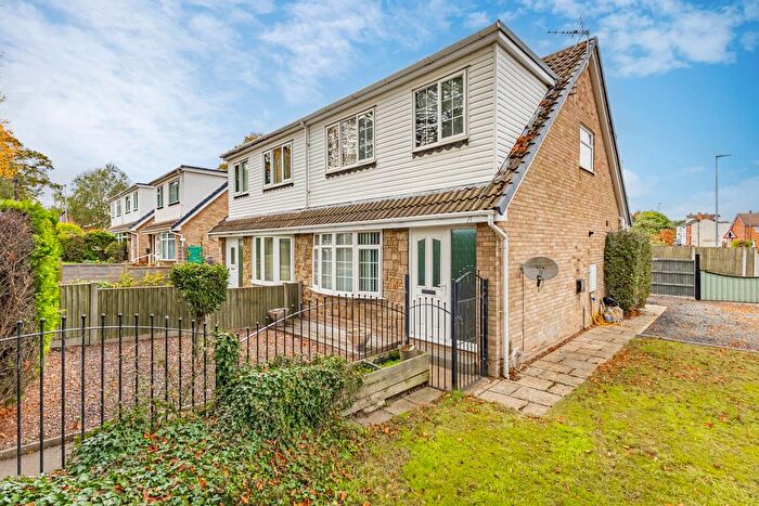 3 Bedroom Semi Detached House For Sale In Goring Park Avenue, Ossett, WF5