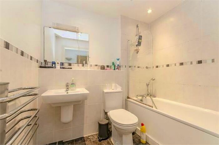 2 Bedroom Apartment To Rent In Seacole Gardens, Southampton, Hampshire, SO16