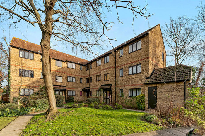 1 Bedroom Apartment To Rent In Avondale Court, Leytonstone, E11