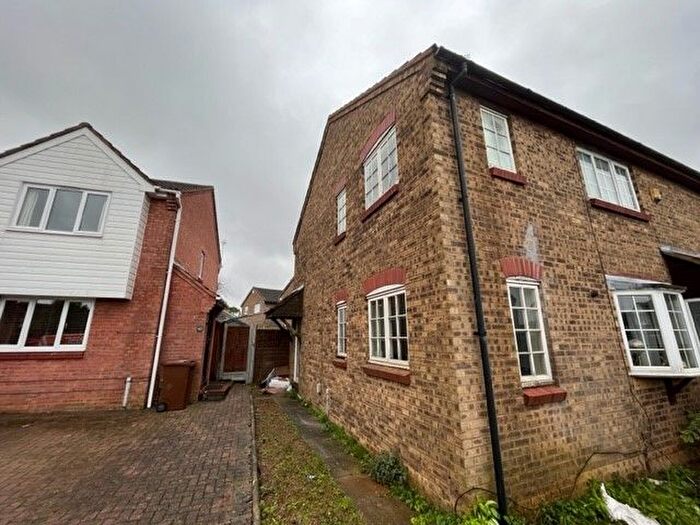 1 Bedroom Property To Rent In Stag Road, Chatham, ME5