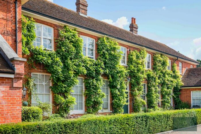 1 Bedroom Flat To Rent In The Stables, Balls Park, Hertford, SG13