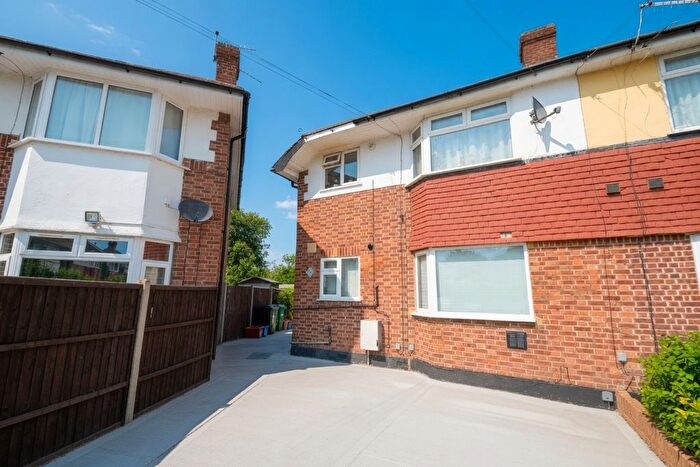 2 Bedroom Flat To Rent In Elmcroft Close, Feltham, TW14