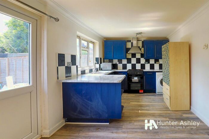 3 Bedroom Semi-Detached House To Rent In Sutherland Avenue, Hayes, UB3