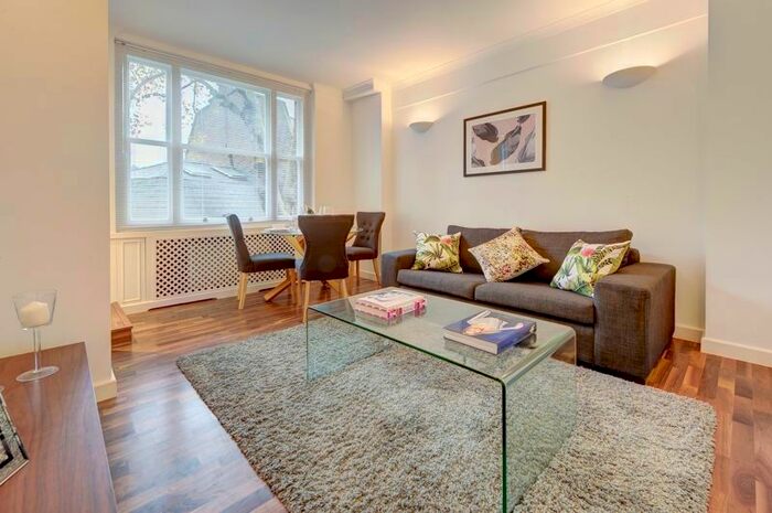 2 Bedroom Flat To Rent In Hill Street, London, W1J