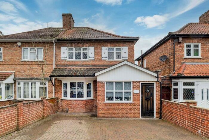 3 Bedroom Terraced House To Rent In Jersey Road, Hounslow, TW5