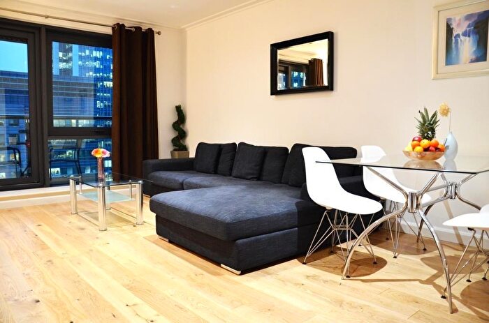 1 Bedroom Apartment To Rent In South Quay Square, Canary Wharf, E14