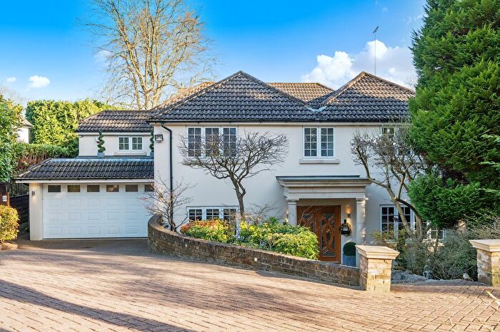 6 Bedroom Detached House For Sale In The Clump, Rickmansworth, WD3