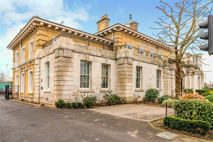 3 Bedroom Flat For Sale In Canute Road, Southampton, Hampshire, SO14