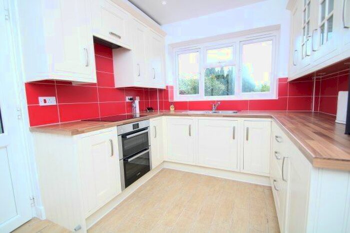3 Bedroom Semi-Detached House To Rent In Chaucer Green, Croydon, CR0