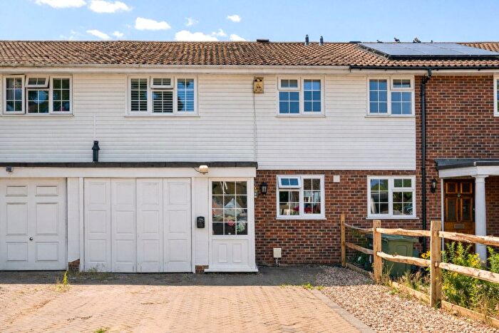 4 Bedroom Terraced House For Sale In Cumberland Avenue, Guildford, Surrey, GU2