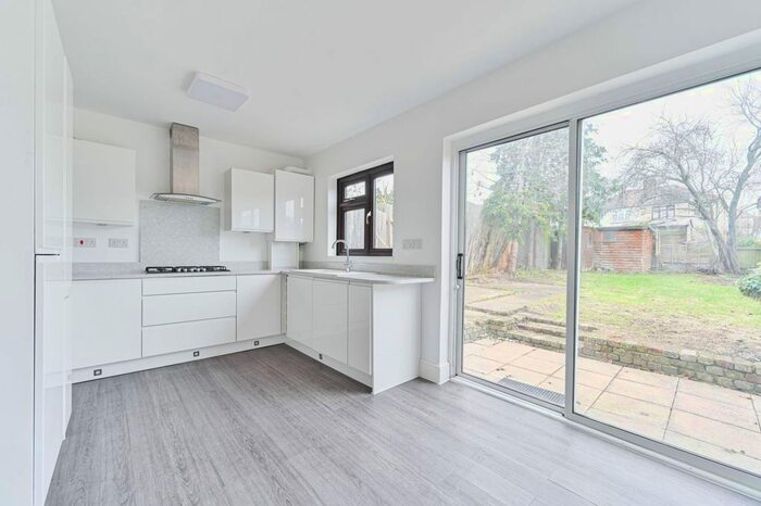 3 Bedroom Semi-Detached House To Rent In Warland Road, Shooters Hill, London, SE18
