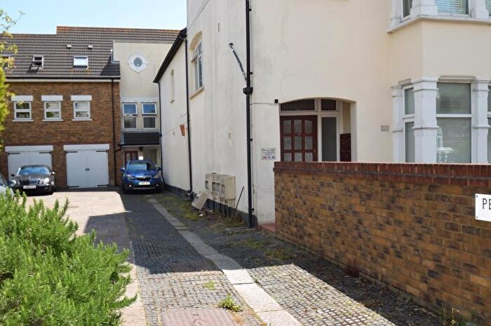 1 Bedroom Flat To Rent In Pembury Road, Westcliff On Sea, Essex, SS0