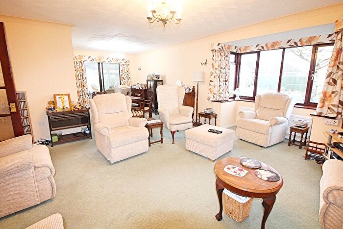 4 Bedroom Detached Bungalow For Sale In St. Peters Drive, Chatteris, Cambridgeshire, PE16 - Photo 7