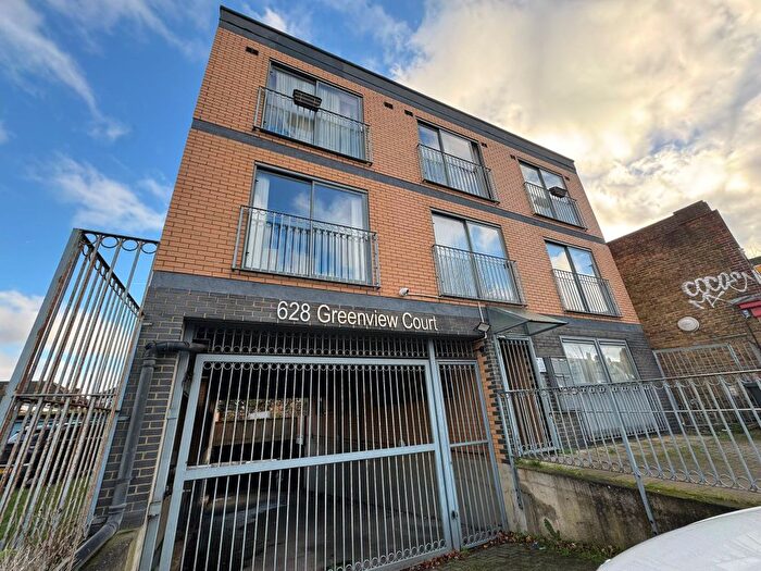 2 Bedroom Flat To Rent In Greenview Court, Greenford Road, Greenford, UB6