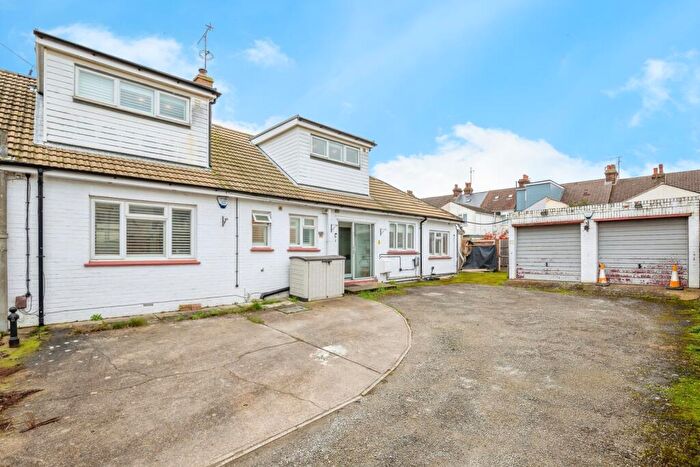 5 Bedroom Bungalow For Sale In Chicago Avenue, Gillingham, Kent, ME7