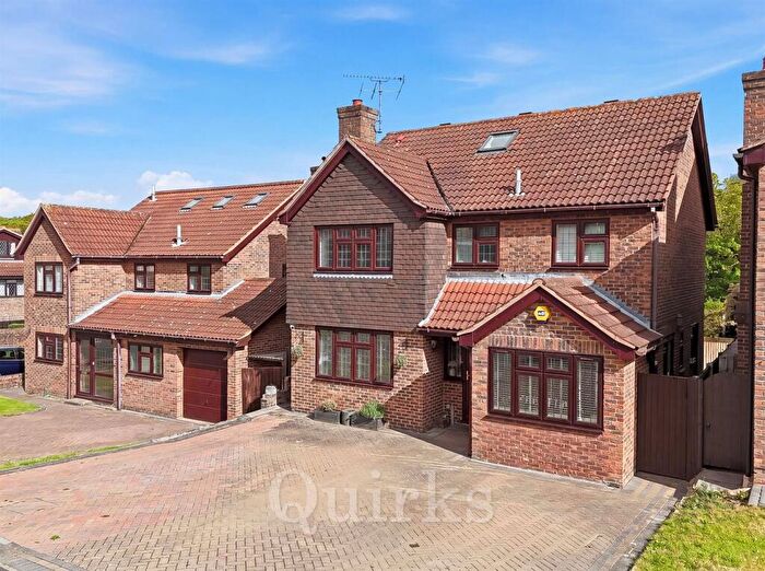 5 Bedroom Detached House For Sale In Paget Drive, Billericay, CM12