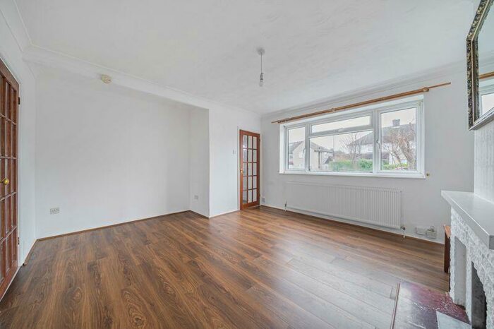 3 Bedroom Semi-Detached House To Rent In Heneage Crescent, Croydon, CR0