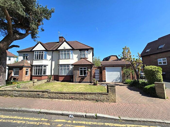 3 Bedroom Semi-Detached House For Sale In Woodridings Close Hatch End, HA5