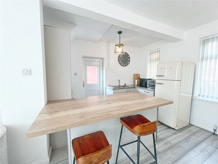 3 Bedroom Semi-Detached House For Sale In Barrowfields, Middleton, Manchester, M24