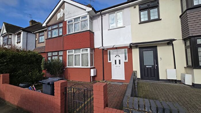 5 Bedroom Terraced House For Sale In New North Road, IG6