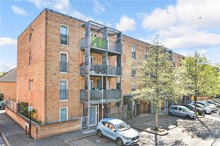 1 Bedroom Flat For Sale In Walton Road, Manor Park, London, E12