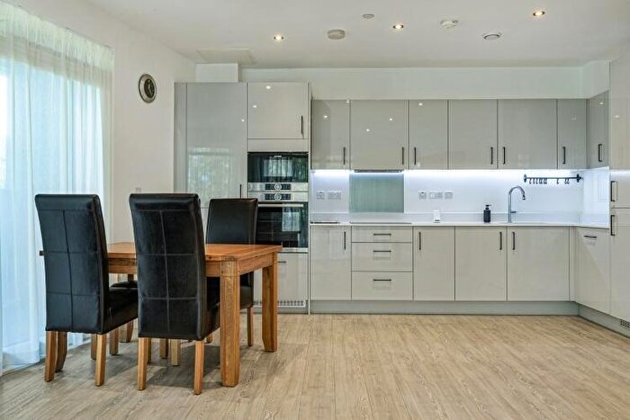 2 Bedroom Apartment To Rent In Barton Fields Road Oxford, OX3