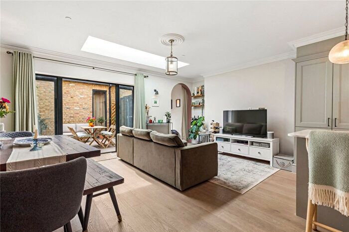 2 Bedroom Flat For Sale In Trinity Road, London, SW17