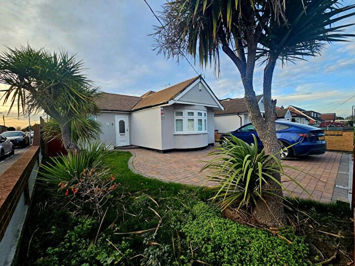 3 Bedroom Bungalow To Rent In Berwick Road, Rainham, RM13