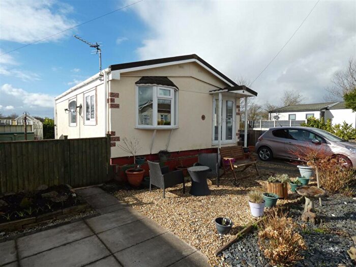 2 Bedroom Park Home For Sale In Greenfield Park, Freckleton, Preston, PR4