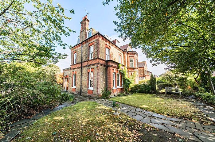 3 Bedroom Semi-Detached House For Sale In The Park, Sidcup, DA14