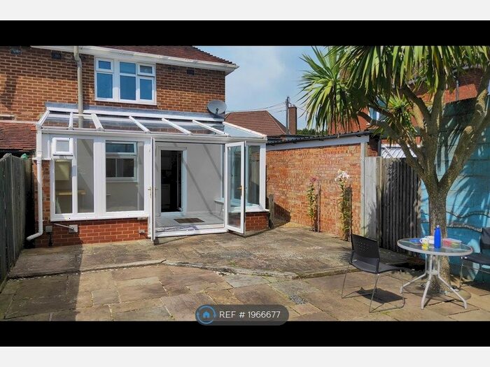 2 Bedroom Semi-Detached House To Rent In Testwood Crescent, Totton, Southampton, SO40