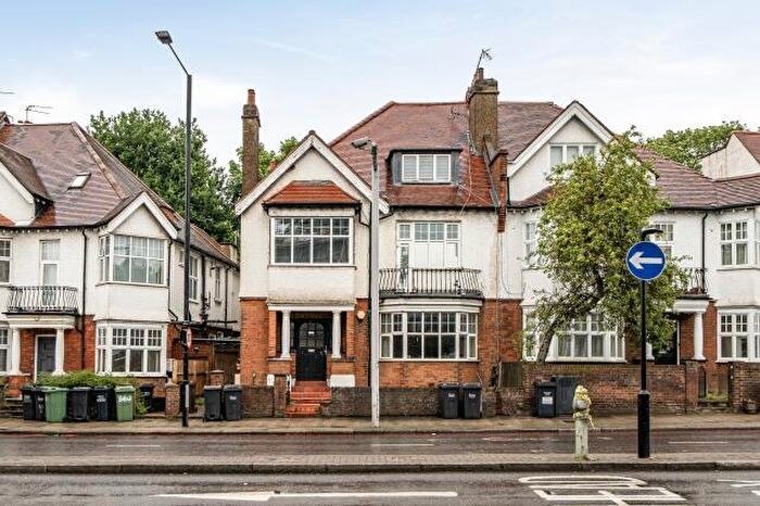 3 Bedroom Apartment For Sale In Finchley Road, London, NW3