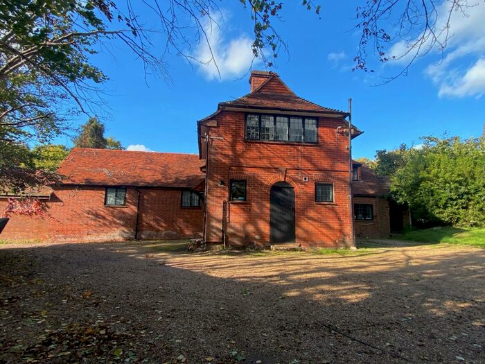 4 Bedroom House To Rent In Woking Road, Worplesdon, GU4