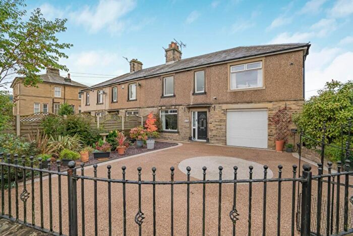 5 Bedroom End Of Terrace House For Sale In Craven Royd. Sutton-In-Craven, BD20