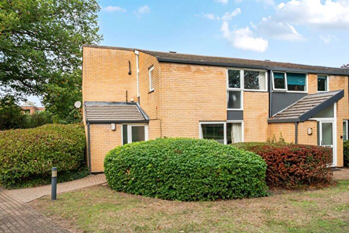 4 Bedroom End Of Terrace House For Sale In Holme Chase, Weybridge, KT13