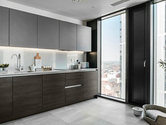 2 Bedroom Apartment To Rent In Broad Street, Birmingham, B15